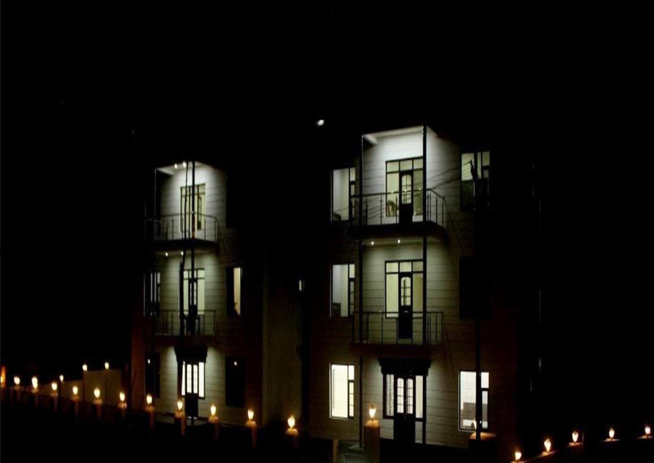 Hotel Kargil Heights エクステリア 写真