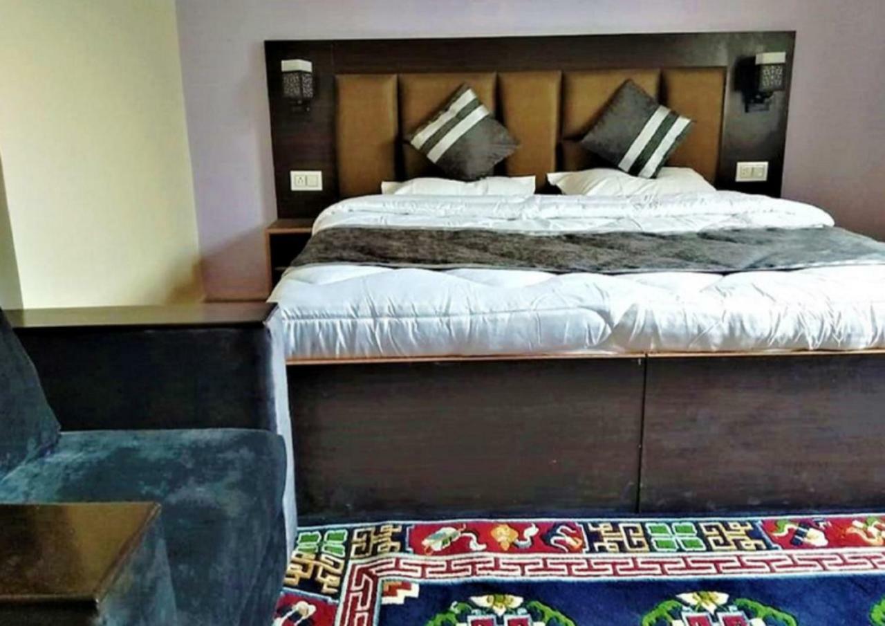 Hotel Kargil Heights エクステリア 写真