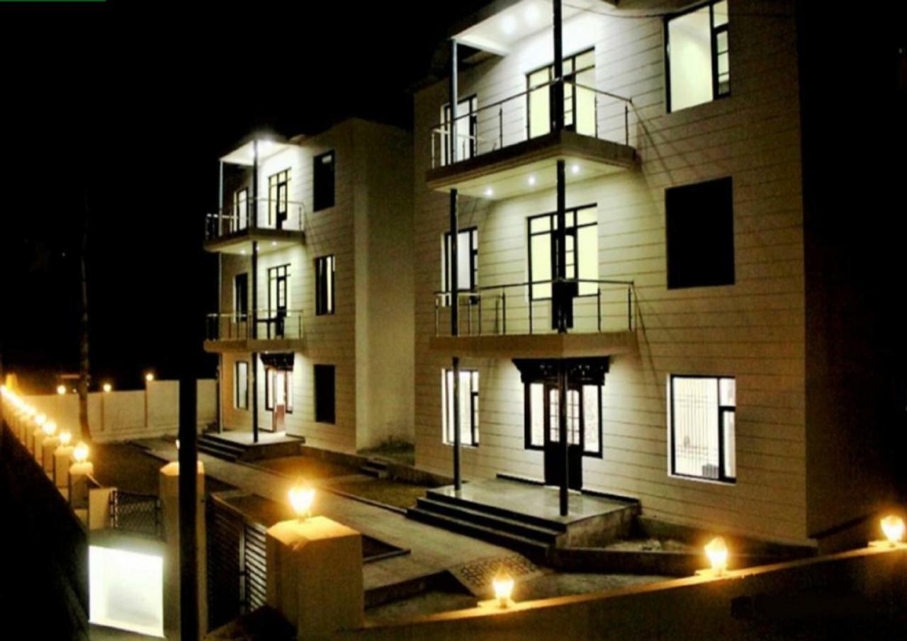 Hotel Kargil Heights エクステリア 写真