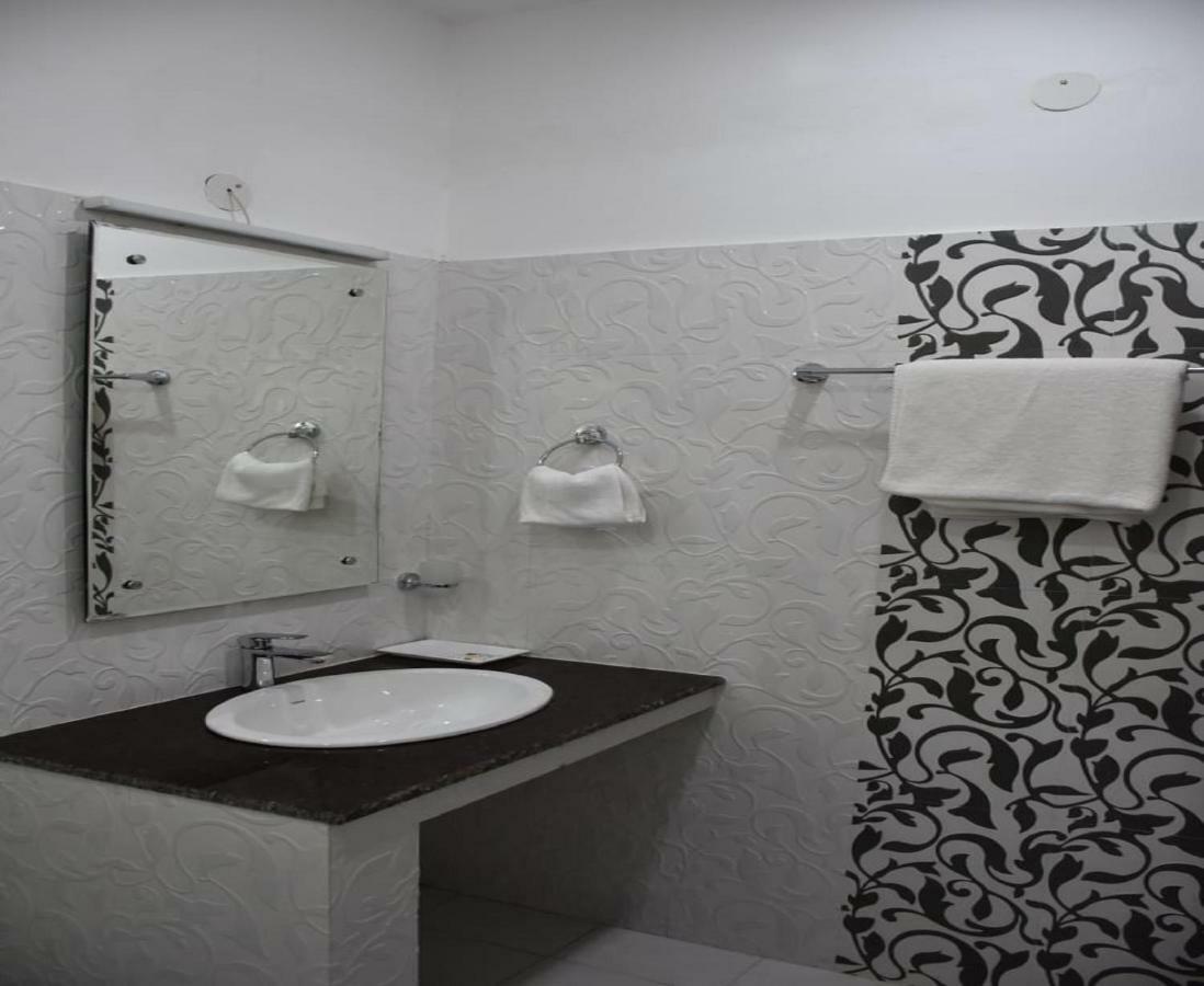 Hotel Kargil Heights エクステリア 写真